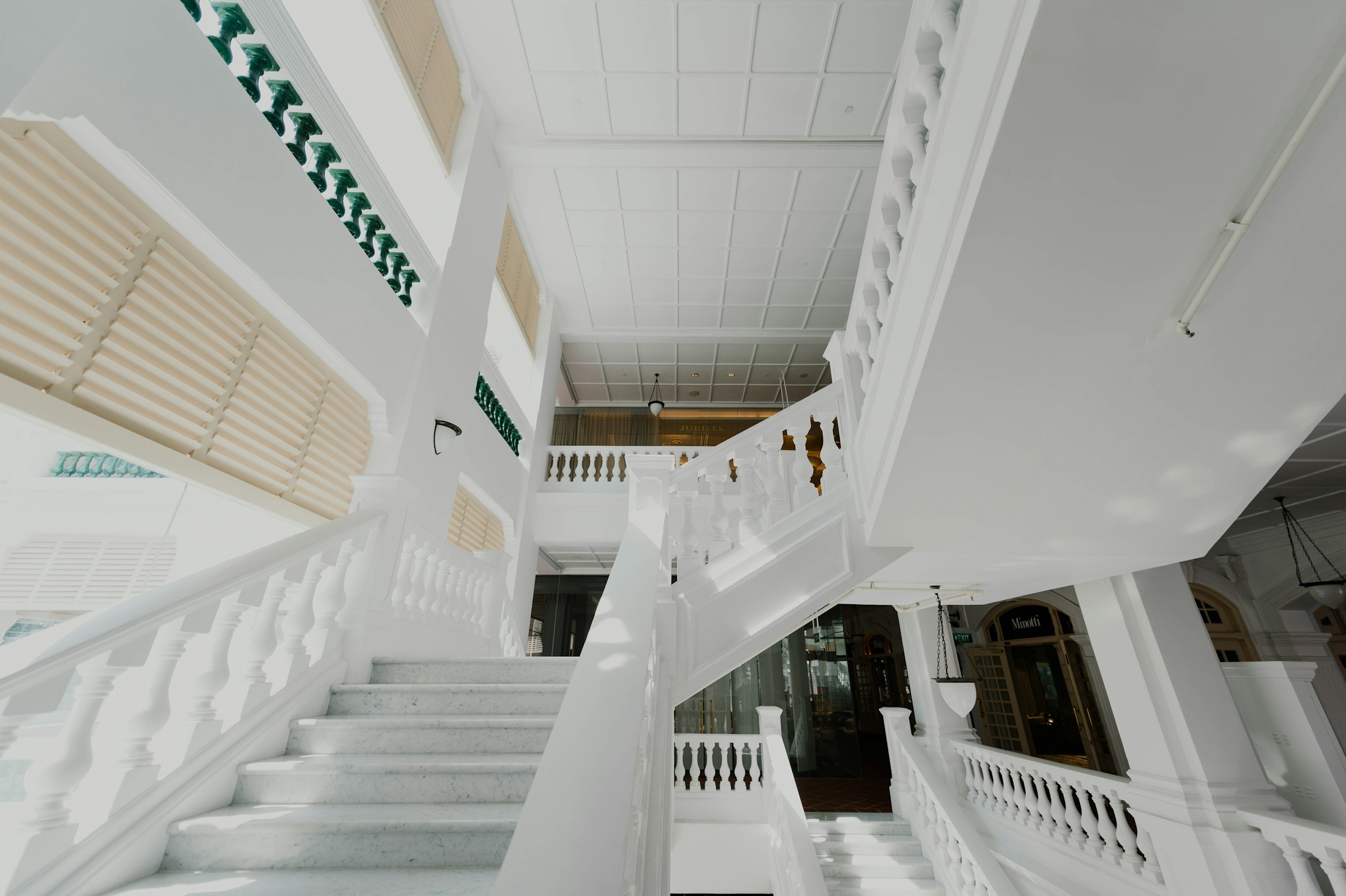 Interior arquitectónico contemporáneo
